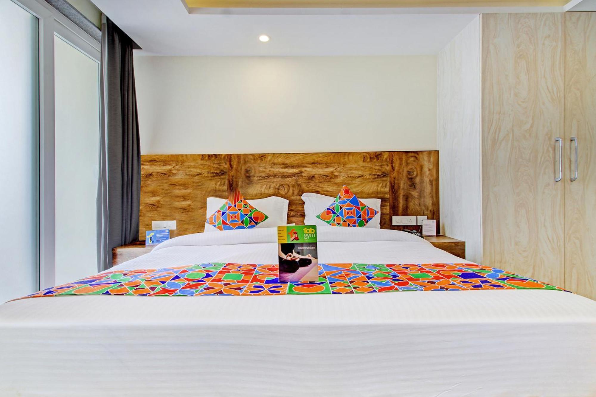 FabHotel Soft Petals Gurgaon Eksteriør billede